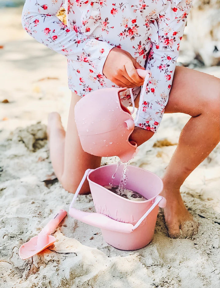 Scrunch Beach Bundle with Bucket, Spade, Rake & Moulds - Coral