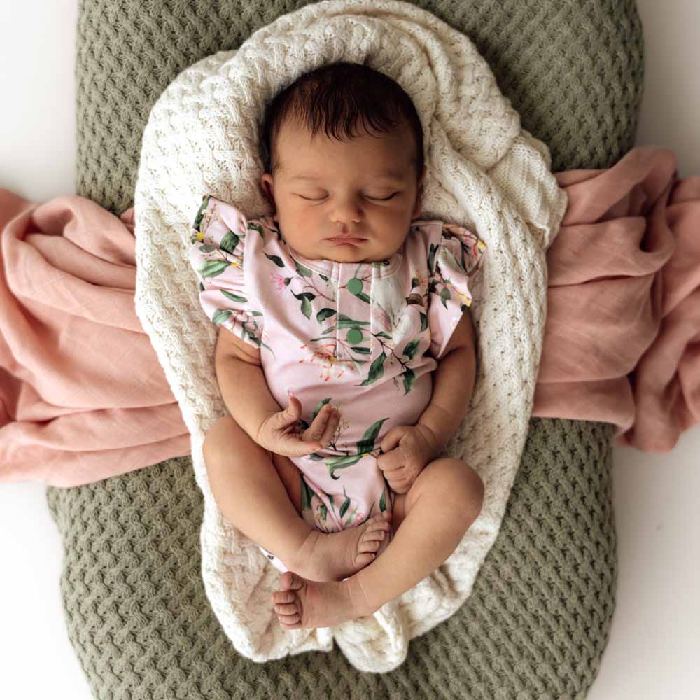 Snuggle Hunny Organic Short Sleeve Frill Bodysuit - Cockatoo Size 0000