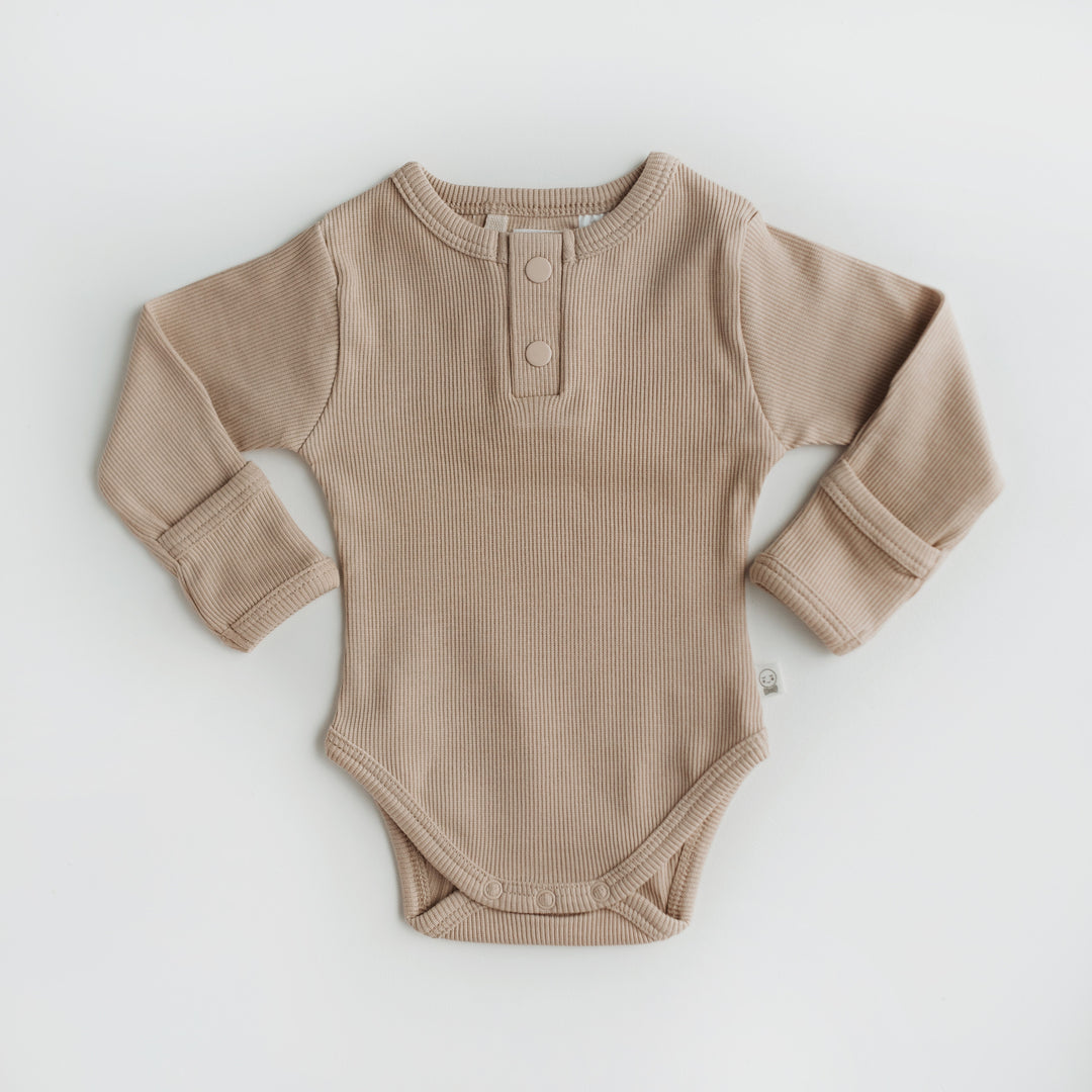 Snuggle Hunny Organic Ribbed Long Sleeve Bodysuit - Pebble