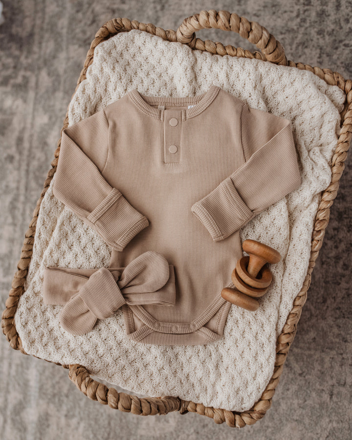 Snuggle Hunny Organic Ribbed Long Sleeve Bodysuit - Pebble